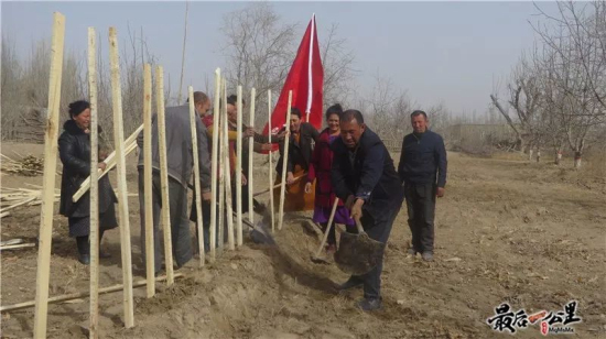 志愿者服务队在行动! 志愿者服务队在行动!