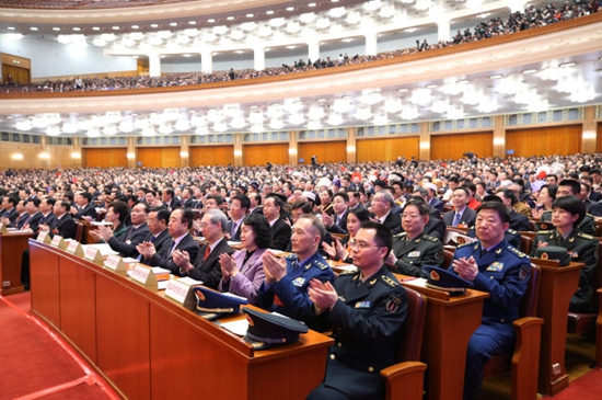 特写：历史性的庄严时刻