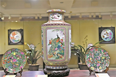 【中国梦·践行者】广彩大师翟惠玲：不服输 45年就做一件事