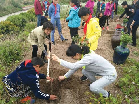 【中国梦实践者】“岛上校长”翁丽芬:把青春和热情留给海岛教育 【中国梦实践者】“岛上校长”翁丽芬:把青春和热情留给海岛教育