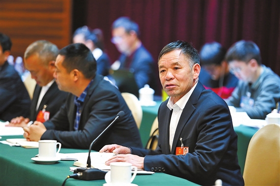 谭德才代表:带领乡亲致富不停步 谭德才代表:带领乡亲致富不停步