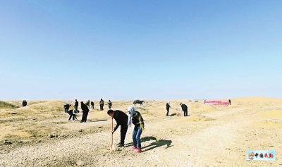 “傻瓜”植树12年 只为家乡多点绿 “傻瓜”植树12年 只为家乡多点绿