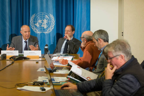 中国2017年国际专利申请量坐二望一，或三年后超过美国弗朗西斯·高锐（左） 图源：WIPO官网