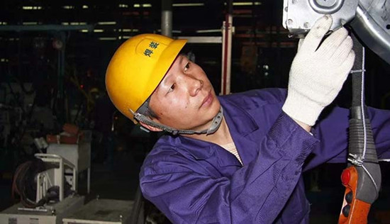 【中国梦实践者】杨祉刚:汽车生产一线上的“俏师傅” 【中国梦实践者】杨祉刚:汽车生产一线上的“俏师傅”