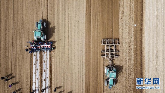 改革创新潮涌动 激活发展新引擎 改革创新潮涌动 激活发展新引擎