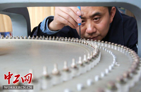 游洪建在工作中 游洪建在工作中