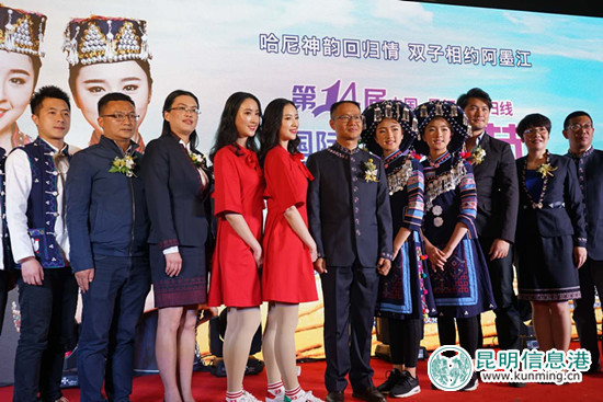 集体合影留念。 集体合影留念。