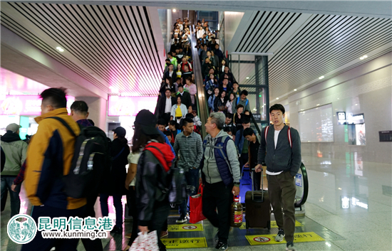 云南铁路7日迎返程客流高峰 预计发送旅客23万人次