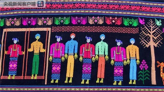 艳丽夺目的黎族织锦中的“久久见”