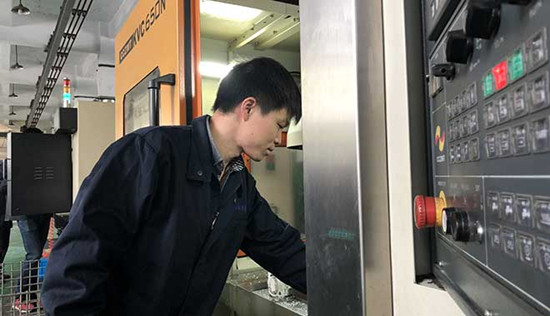 【中国梦大国工匠篇】付正勇:小身体中的大耐力 【中国梦大国工匠篇】付正勇:小身体中的大耐力