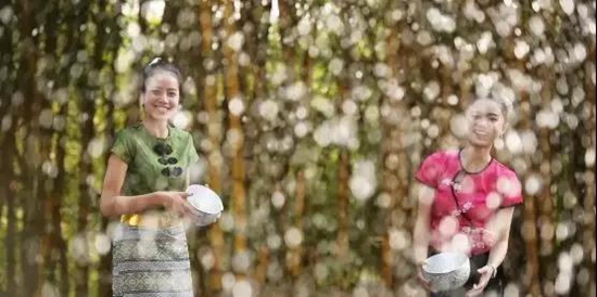 老板 我要请假去德宏过泼水节