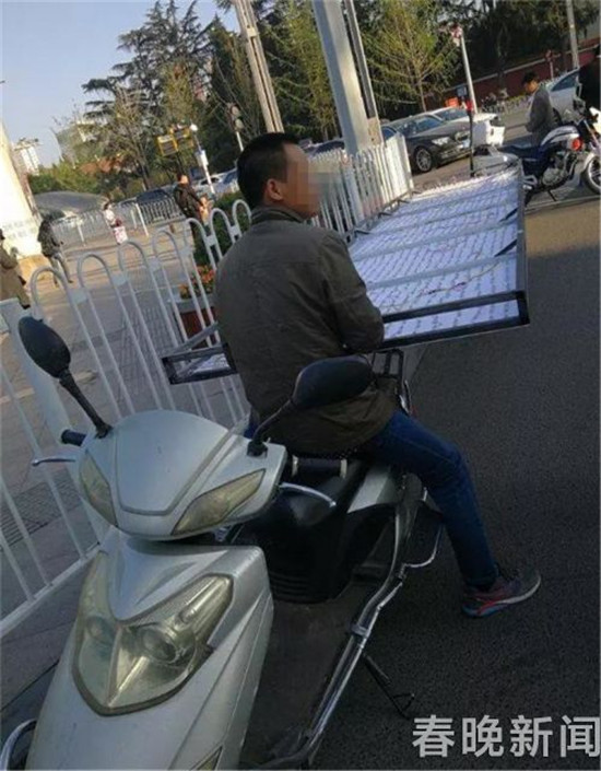 9米“最长”电单车 现身昆明街头被查 9米“最长”电单车 现身昆明街头被查