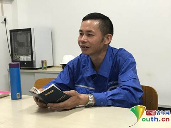 陈庆城在讲述自己的工作情况。中国青年网记者 张瑞宇摄 陈庆城在讲述自己的工作情况。中国青年网记者 张瑞宇摄