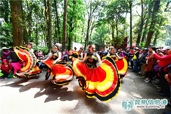 又逢一年“三月三” 12万市民热热闹闹“耍西山” 又逢一年“三月三” 12万市民热热闹闹“耍西山”