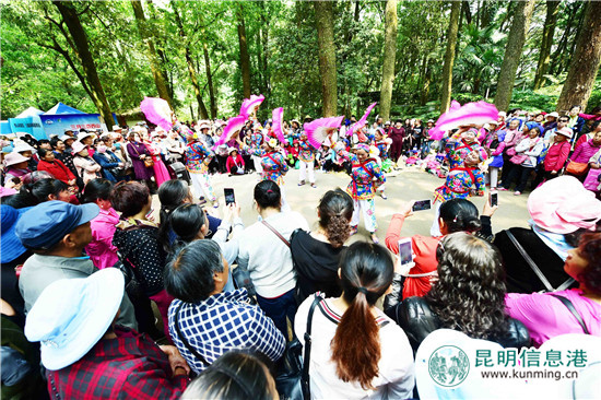 又逢一年“三月三” 12万市民热热闹闹“耍西山” 又逢一年“三月三” 12万市民热热闹闹“耍西山”