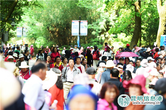 又逢一年“三月三” 12万市民热热闹闹“耍西山” 又逢一年“三月三” 12万市民热热闹闹“耍西山”