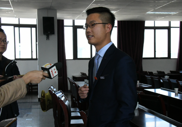 团省委组织集中收看云南省第十次党代会开幕式