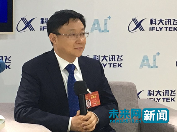 人大代表扮成志愿者调研乡村小学 人工智能弥补师资短缺