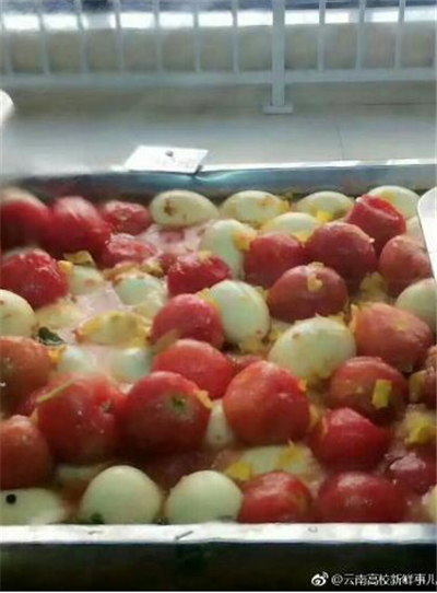 “暗黑料理”新秀 昆明一高校现西红柿炒鸡蛋加强版