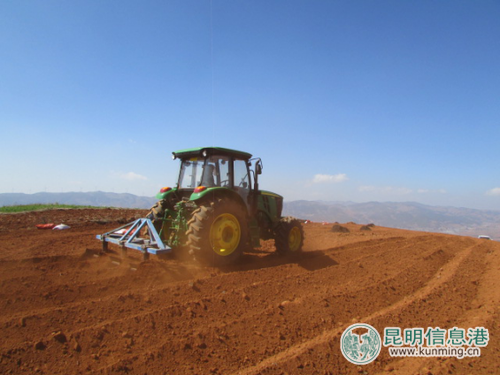 2017年六哨乡春耕农事生产中机械化操作 2017年六哨乡春耕农事生产中机械化操作