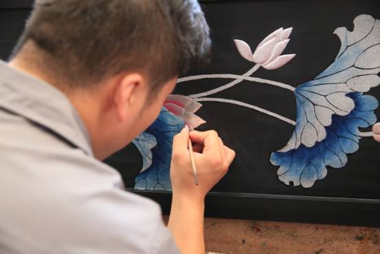 传承与创新 走近山西平遥“明艳”的推光漆器 传承与创新 走近山西平遥“明艳”的推光漆器