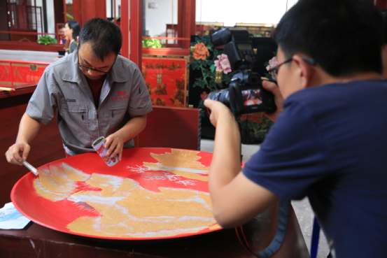 传承与创新 走近山西平遥“明艳”的推光漆器 传承与创新 走近山西平遥“明艳”的推光漆器