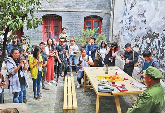 40余家中央及地方重点网络媒体走进曲靖 聚焦发展变化 40余家中央及地方重点网络媒体走进曲靖 聚焦发展变化