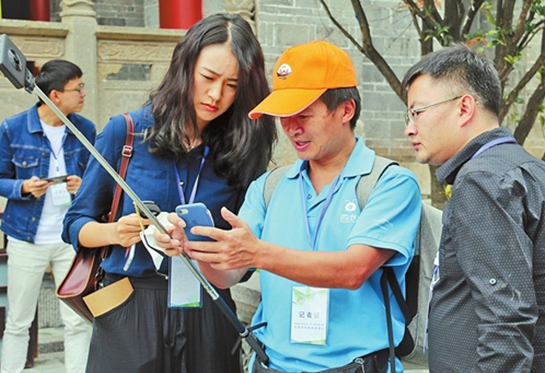 40余家中央及地方重点网络媒体走进曲靖 聚焦发展变化 40余家中央及地方重点网络媒体走进曲靖 聚焦发展变化