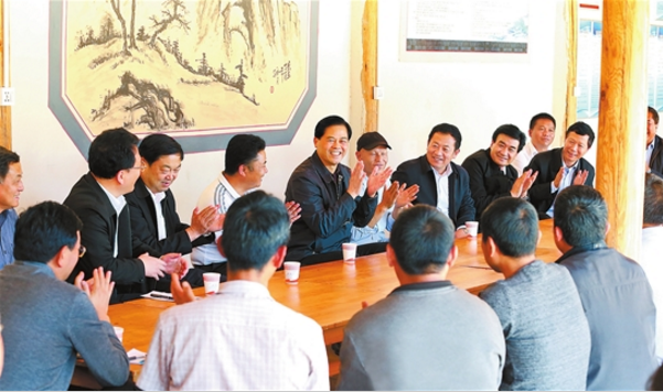 陈豪：认真学习宣传贯彻党的十九大精神 坚决打赢脱贫攻坚战