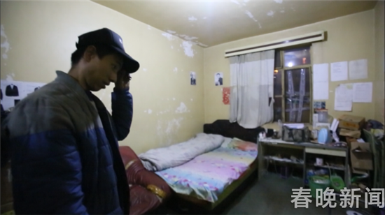 昆明快递小哥连车带货被偷