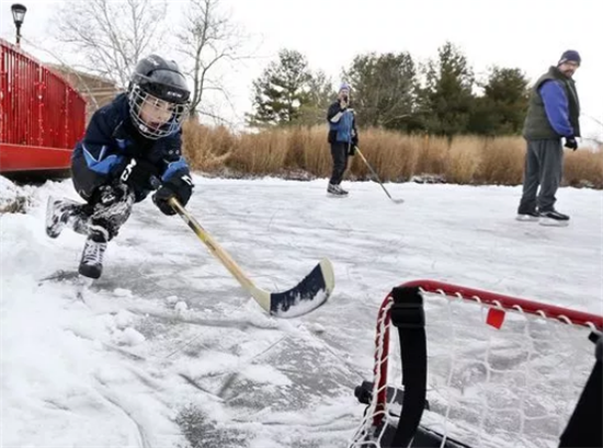 北美人民在暴风雪里快扛不住了 北美人民在暴风雪里快扛不住了