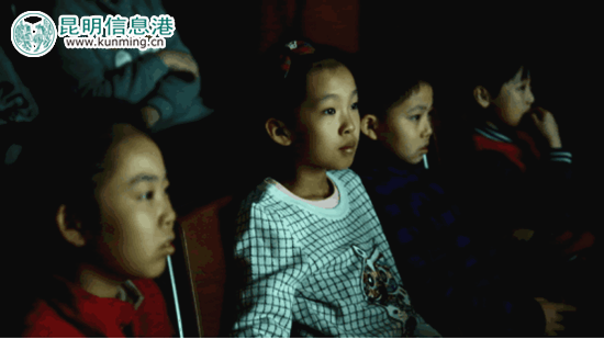 小朋友们观影 小朋友们观影