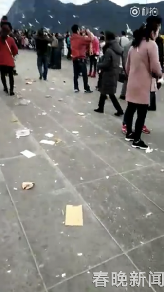 滇池大坝乱扔垃圾现象严重 环卫工呼吁游客要爱护环境