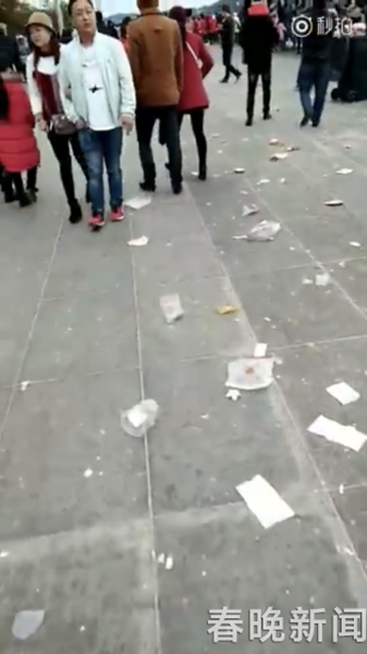 滇池大坝乱扔垃圾现象严重 环卫工呼吁游客要爱护环境