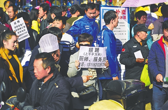 400多家企业进入昆明南坝人才市场 月薪超五千难招技术工