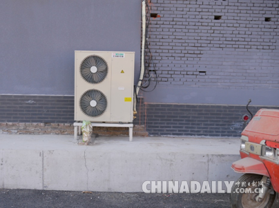 北郎中村的电取暖外接设备 李雪晴/摄