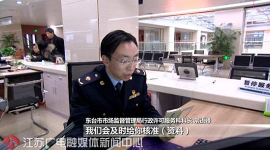 【新春走基层】窗口人员变形记：从“审批者”到“服务者”