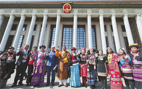 【奋进跨越彩云南】 掌声,送给春天的盛会 【奋进跨越彩云南】 掌声,送给春天的盛会