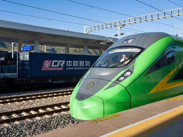 20251202141337_6065_w640_h480