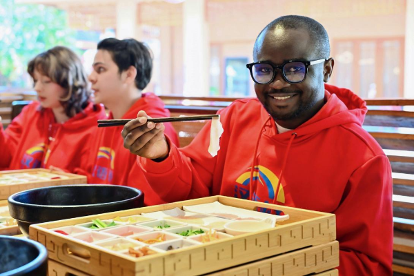 津巴布韦 杨靖 津巴布韦 杨靖