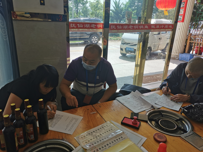 官渡区市场监督管理局开展校园周边餐饮单位食品安全监督抽检