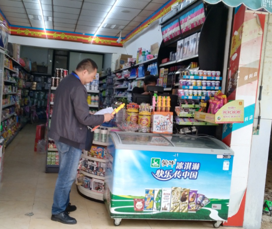 官渡区市场监督管理局关上市场监管所开展2020年度校园周边环境集中整治