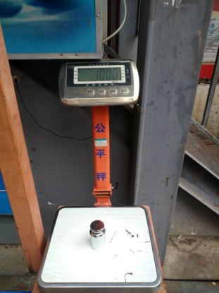 官渡区市场监督管理局吴井市场监督管理所开展集贸市场计量检查工作