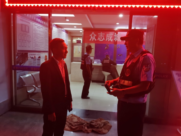 市民拾金不昧 昆明特警帮找失主及时送还解民忧