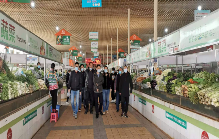 官渡区人民政府副区长黄忠梁检查 辖区集贸市场爱国卫生“七个专项”行动 开展情况