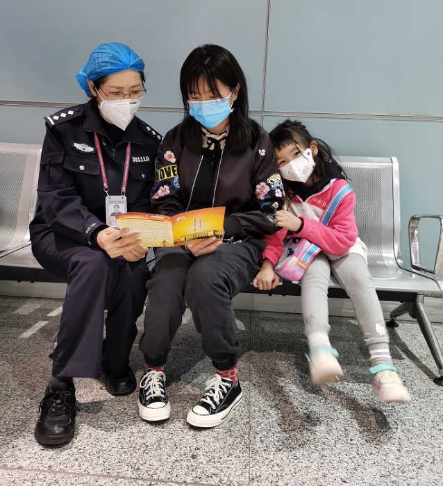 昆明边检：让民法典在国门落地生根