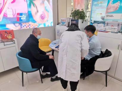 “ 寒冬送健康、服务暖人心” 建行罗平支行劳动者港湾义诊-图片8 资讯频道