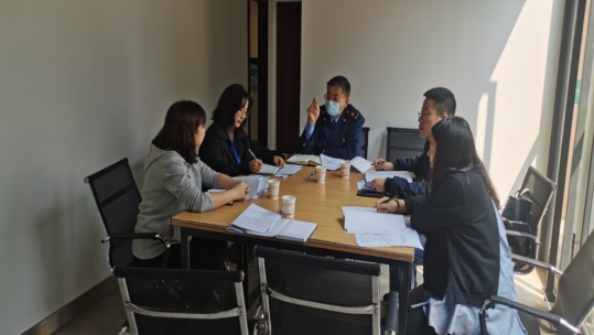 官渡区市场监督管理局联合昆明市市场监督管理局经济技术开发分局专题研究“一业一证”改革试点工作