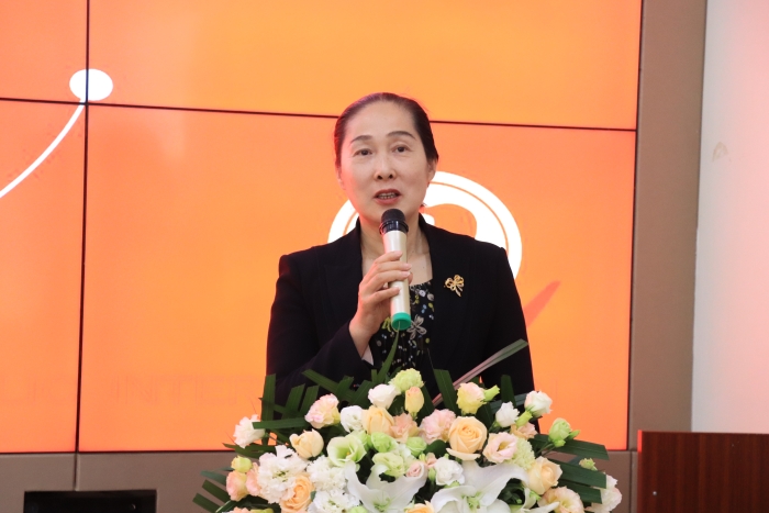 4-昆明市慈善总会副会长兼秘书长王玉兰女士致辞.JPG 资讯频道