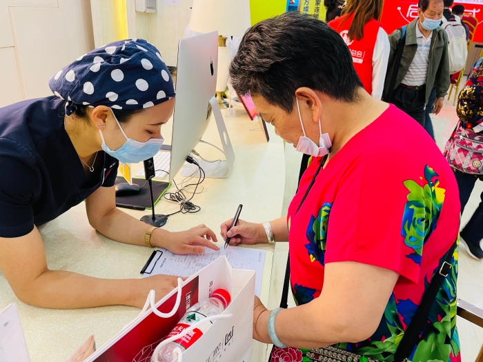 12-启动会现场缺牙老人纷纷报名 资讯频道